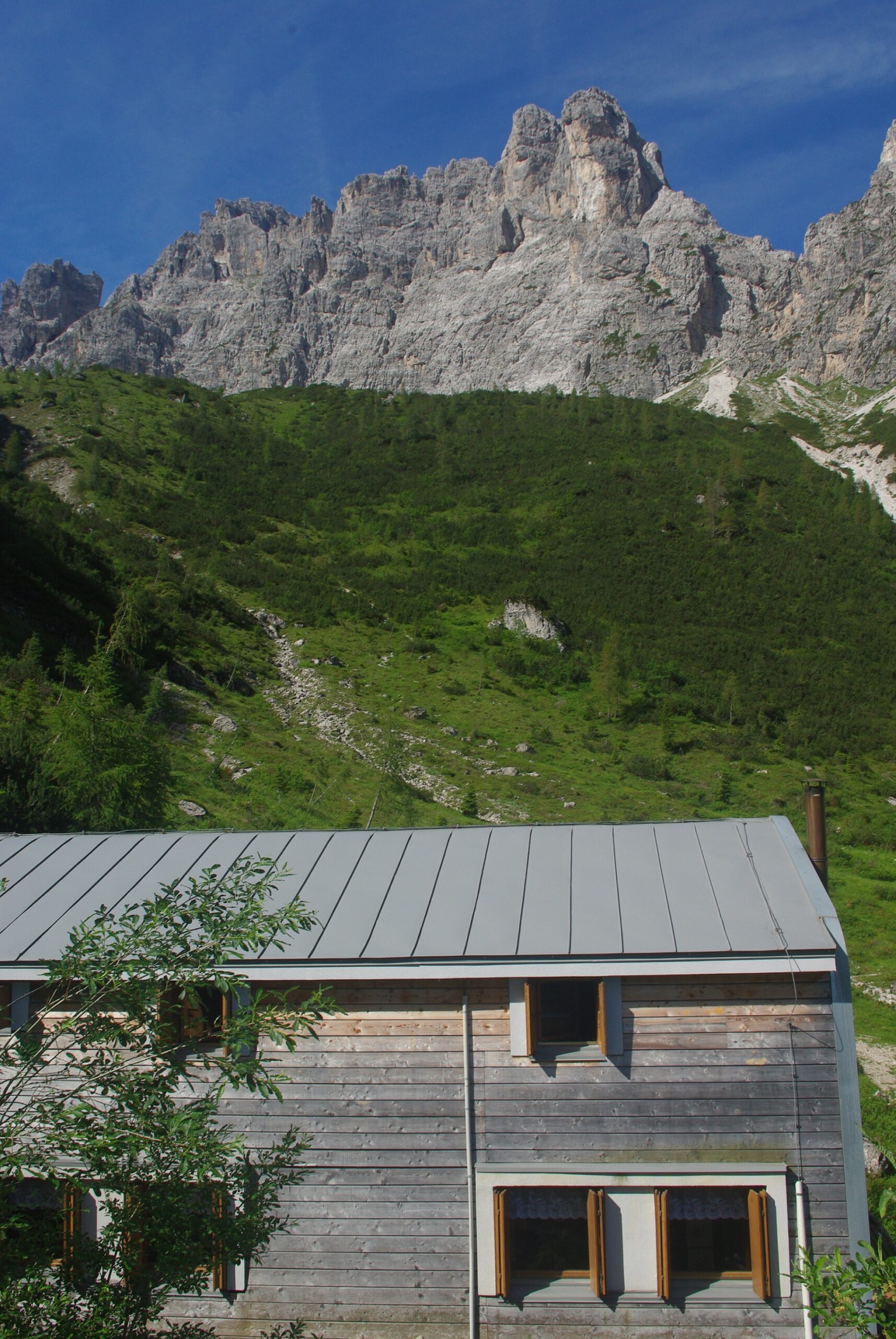 Il rifugio sotto le crode